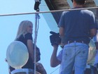 Luciano Huck grava com Reese Witherspoon no Rio