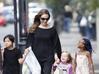 Angelina Jolie se diverte com os filhos em Nova Orleans