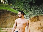 Ex-BBB Rafa faz ensaio fotográfico sem camisa: 'Sou um ogro sexy'