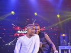 Romário sobe ao palco e dança muito funk no show de Naldo