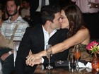 Claudia Raia troca beijos com o namorado em São Paulo