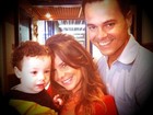 Fernanda Souza posta foto com sua 'família' de 'Aquele beijo'
