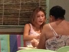 No dia do aniversário de Xuxa, Sasha almoça com a babá em restaurante