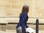 Princesa britânica deixa cinta modeladora à mostra ao deixar missa