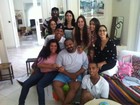 Regina Casé reúne amigos para assistir a último ‘Esquenta’ 