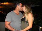 Vítor Belfort faz aniversário e ganha beijo da mulher, Joana Prado