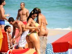 Ex-Morena da Laje chama atenção em praia no Rio de Janeiro