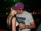 Marisol Ribeiro beija muito em festival de música em São Paulo