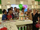 Adriane Galisteu ganha festa de aniversário com a presença do filho