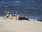 Demi Lovato joga bola e curte praia com amigos no Rio 