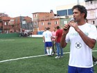Marcos Pasquim e Thiago Martins  jogam partida beneficente de futebol