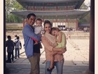 Jessica Alba posta foto com a família em palácio na Coreia do Sul