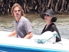 Com Brad Pitt, Angelina Jolie visita as Ilhas Galápagos, no Equador