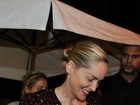 Sharon Stone curte noite em boate de São Paulo