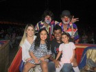 Léo Moura leva a família ao circo na Barra da Tijuca, no Rio