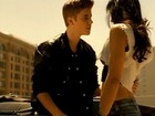 Justin Bieber aparece com look anos 60 em novo clipe