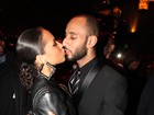 Alicia Keys beija o marido em evento em Nova York