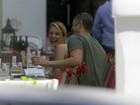 Reynaldo Gianecchini e Mariana Ximenes se divertem em almoço no Rio