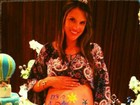 Alessandra Ambrósio aparece com barriga pintada em seu chá de bebê