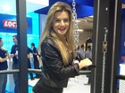 Mirella Santos usa minissaia e jaqueta de couro em evento