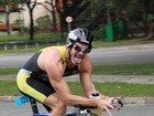 Lembra dele? Ex-BBB Ralf participa de prova de triathlon, em São Paulo