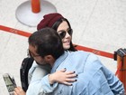 Ricardo Pereira encontra Giovanna Lancellotti em aeroporto