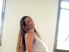 Viviane Araújo brinca com barrigão de grávida em foto no Twitter