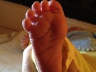 Rachel Ripani posta foto do pezinho do filho 