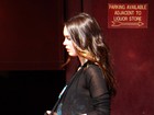 Sem confirmar gravidez, Megan Fox exibe barriguinha em Los Angeles
