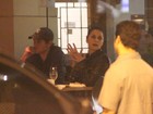 Giovanna Antonelli vai a restaurante carioca com o marido
