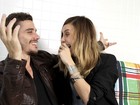 Luca Bianchi e Lívia de Bueno trocam carinhos em ensaio para o EGO