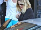 Grávida, Drew Barrymore faz compras com Cameron Diaz