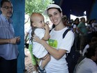 Miriam Freeland leva o pequeno Miguel para evento ecológico no Rio