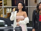Rihanna usa top transparente e mostra demais nos Estados Unidos