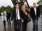 Jennifer Aniston vai com o namorado a restaurante na Torre Eiffel