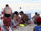 Sheron Menezzes namora muito em praia do Rio