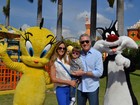 Ticiane Pinheiro comemora aniversário em parque de diversões