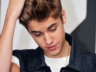 Justin Bieber não se descuida do penteado em encontro com fãs