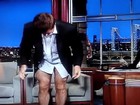 Depois de briga com paparazzo, 
Alec Baldwin abaixa a calça na TV