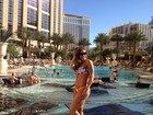 Mayra Cardi mostra corpão de biquíni em Las Vegas