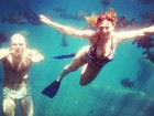 Sheila Mello e o marido, Xuxa, postam foto embaixo d'água