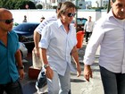 Famosos vão ao velório da assessora de Roberto Carlos, no Rio