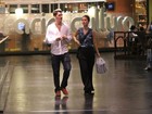 Nathalia Dill passeia com o namorado em shopping carioca