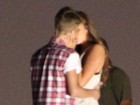 Após multa, Justin Bieber dá beijaço em modelo em novo clipe