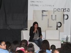Malu Mader participa de leitura para crianças em comunidade no Rio
