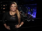 Além dos quilinhos a mais, Mulher Filé desfila com joia em show no Rio