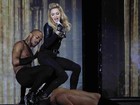Madonna faz coreografia ousada em show na Bélgica
