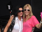 Scheila Carvalho e Carla Perez vão a show do Harmonia em Salvador