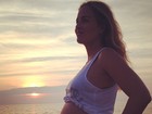 Grávida, Angélica exibe barrigão: ‘Eu, minha baby e o sol’