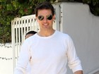 Em meio a separação, Tom Cruise sai de casa, sorri e diz que está 'bem'